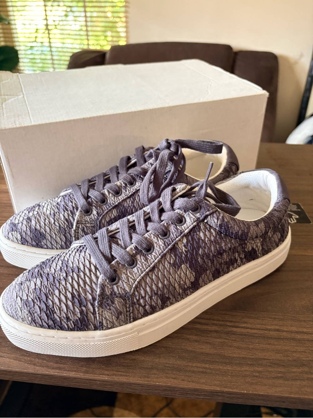 Isaac Mizrahi Live Quilted Sneakers Size 9